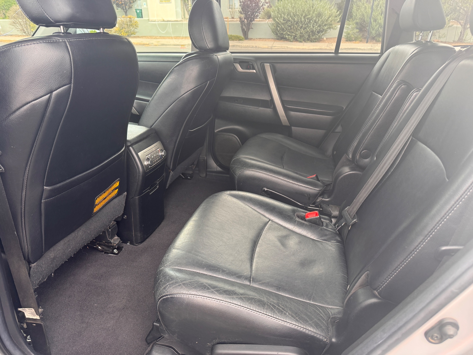 2011 Toyota Highlander — photo 11