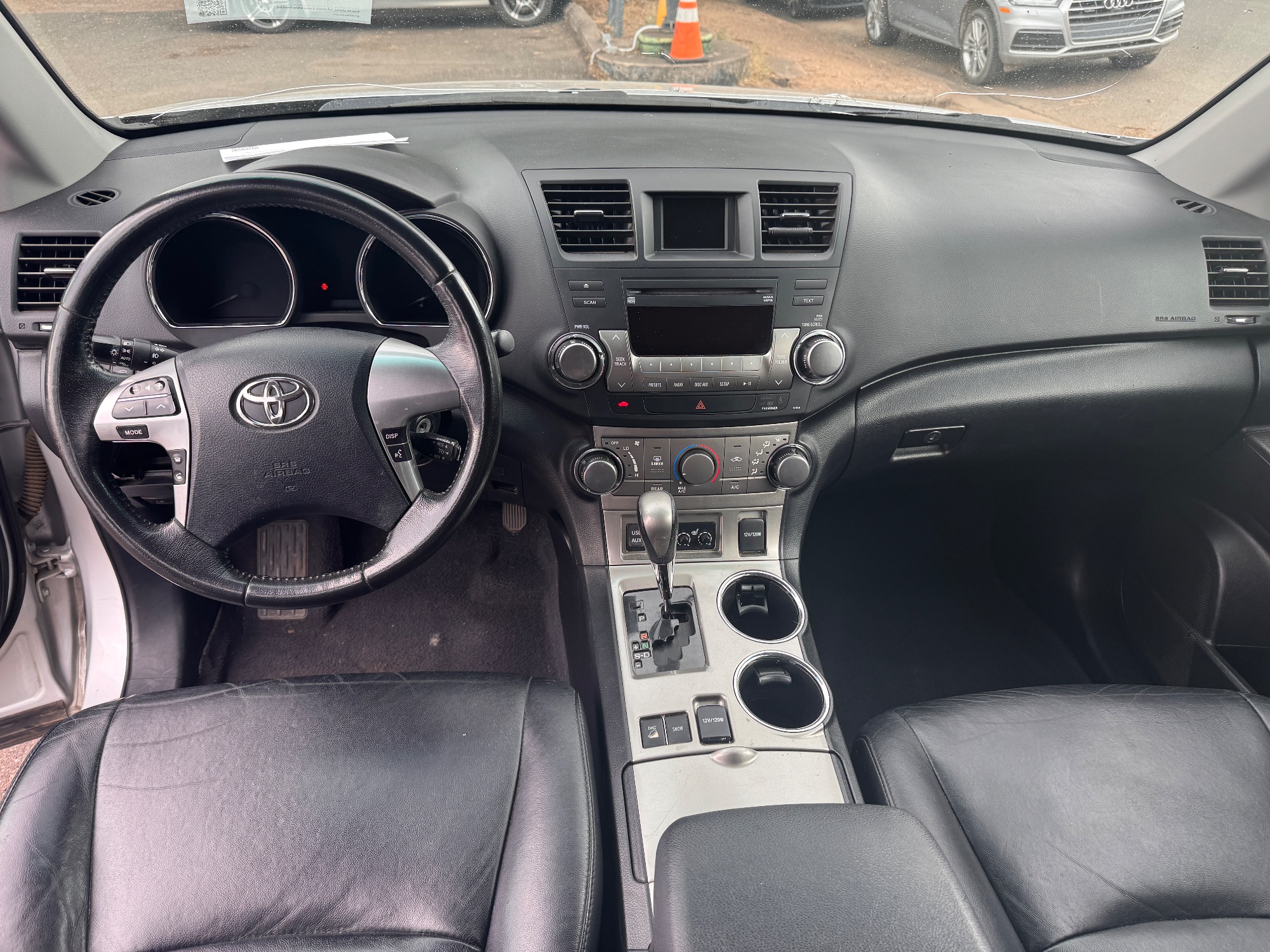 2011 Toyota Highlander — photo 12
